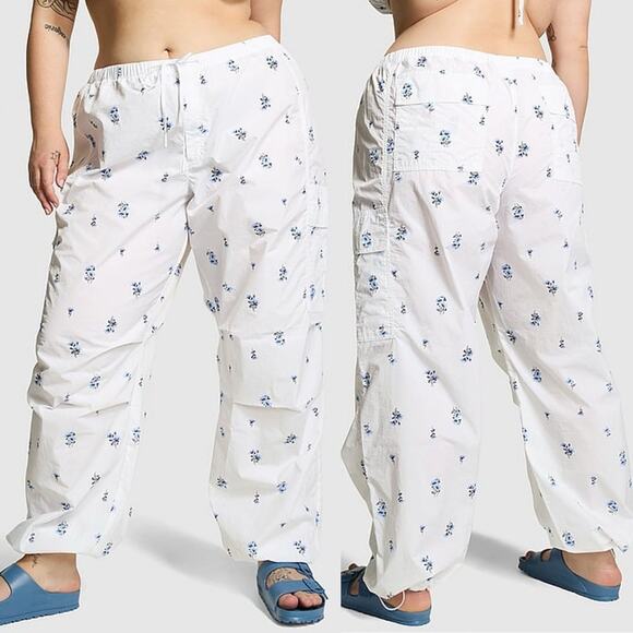 Victoria's Secret Pants - Victoria’s Secret Pink Optic White Floral Cargo Pants